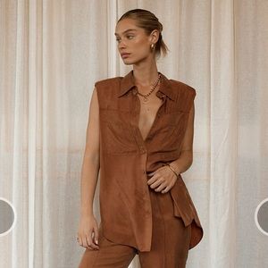 DISSH Sleeveless Shirt